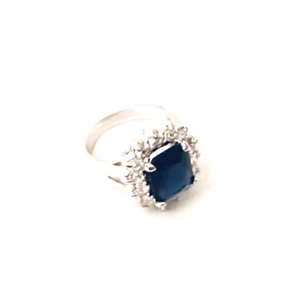 Gorgeous Sapphire Halo Costume Jewelry Ring NWOT - Picture 2 of 8